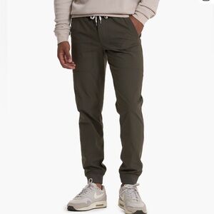 Vuori Men’s Meta Olive Green Joggers Size Medium